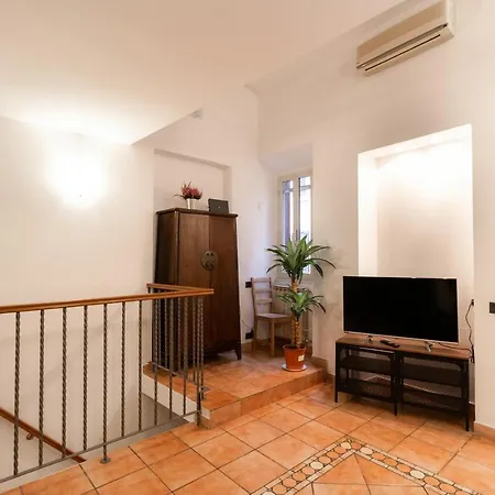 Trastevere Four Seasons Trilussa 1-2